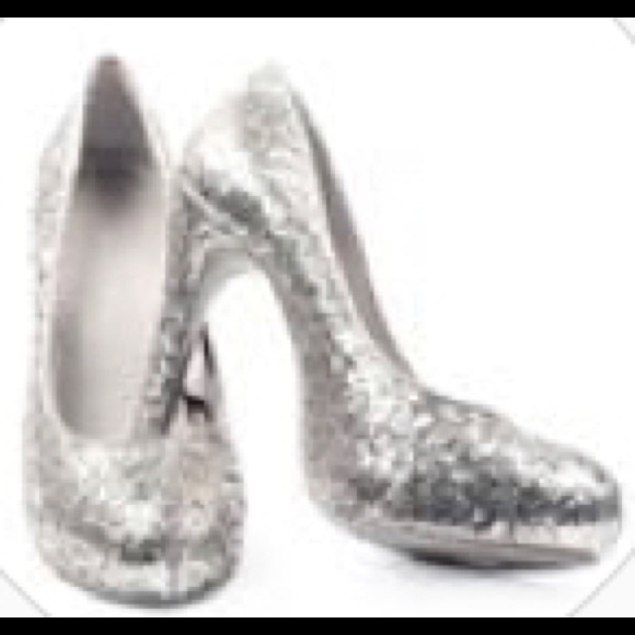 Meet your Posher, Kristin - Picture 1 of 2